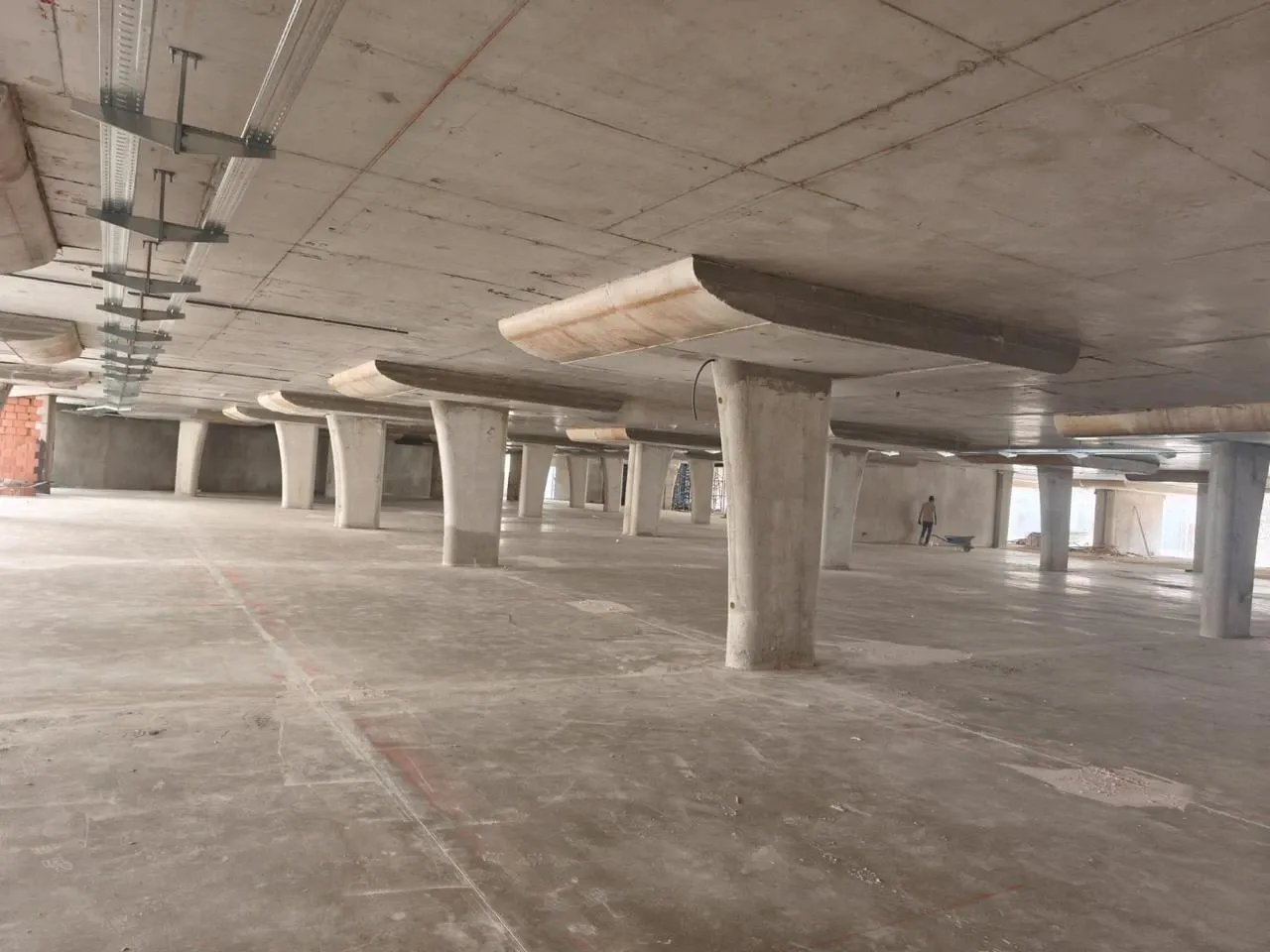 Parking Bab Rha, Meknès, un niveau de stationnement, structure en champignons