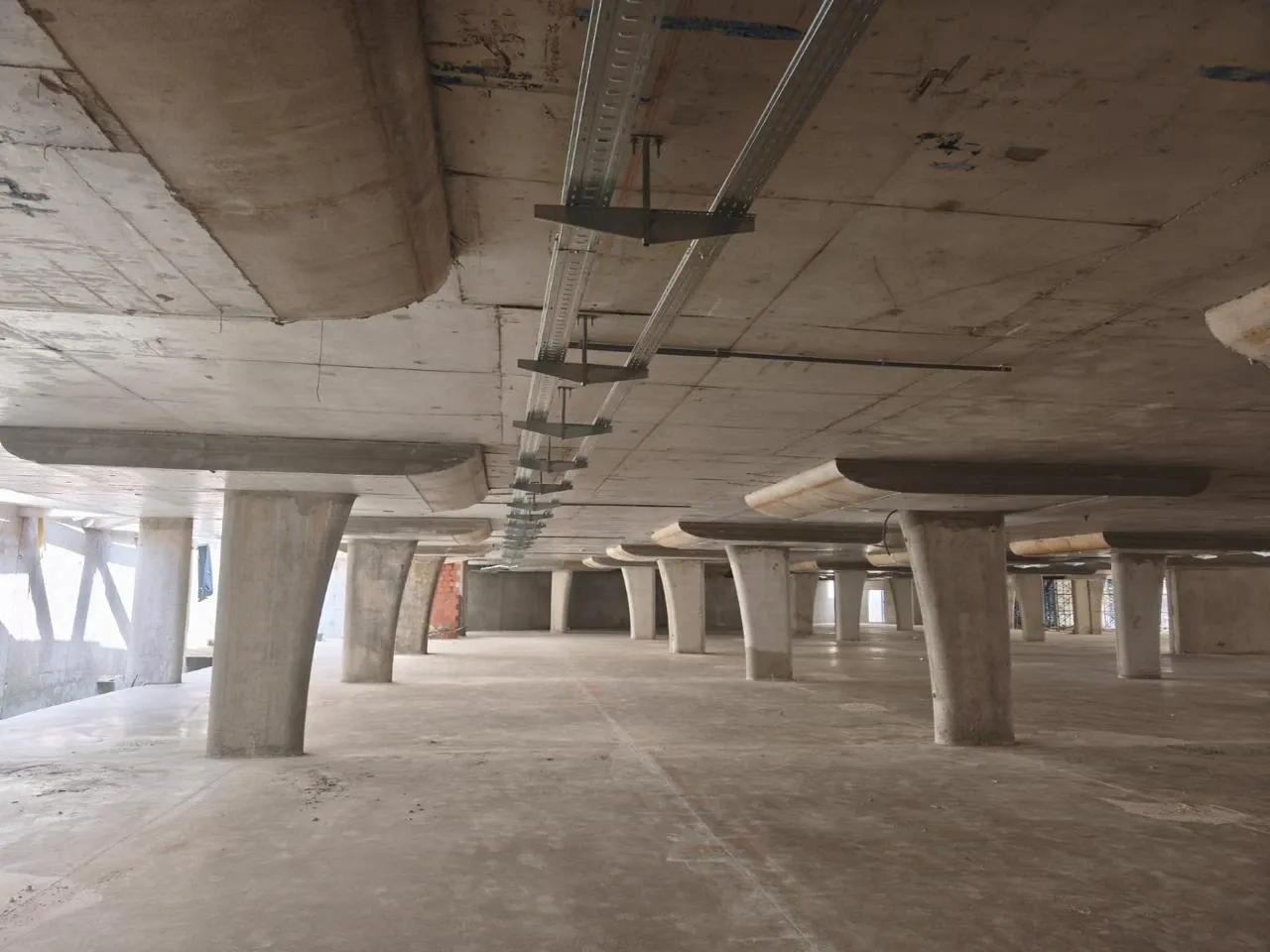 Parking Bab Rha, Meknès, la pose des réseaux sous dalle