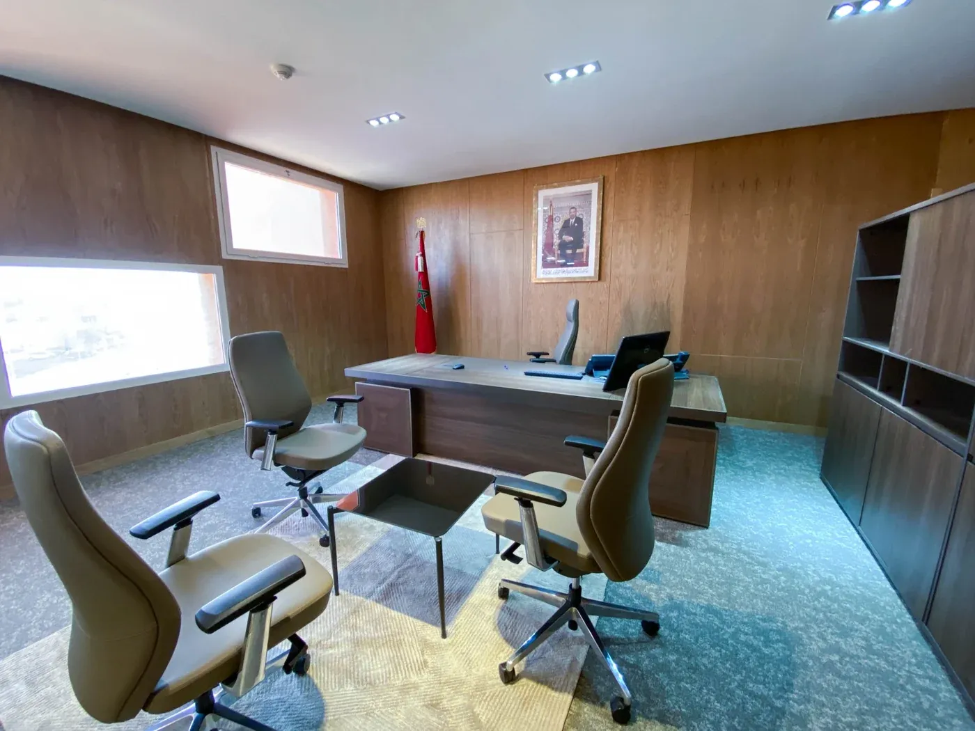 Siège provincial de Tinghir, un bureau lambrissé