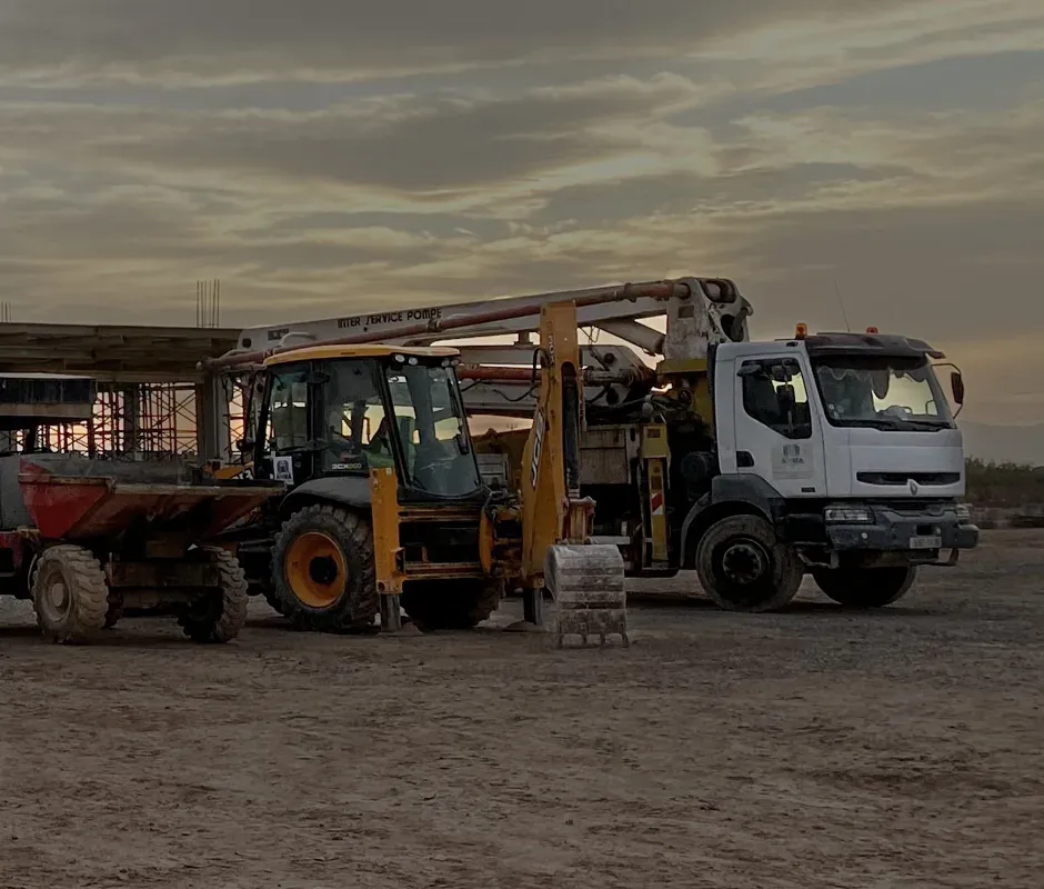 Camions du parc AHMA sur chantier
