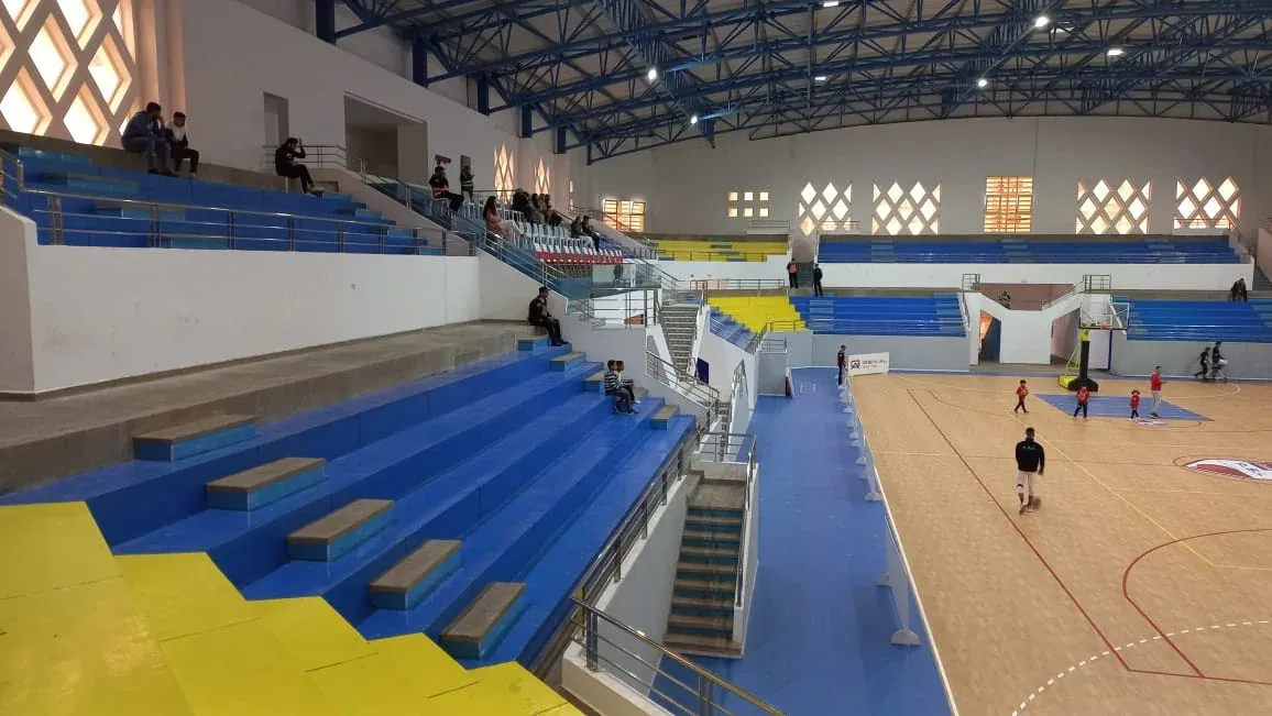 Salle omnisport Maghreb Al Jadid, les tribunes et le plateau sportif